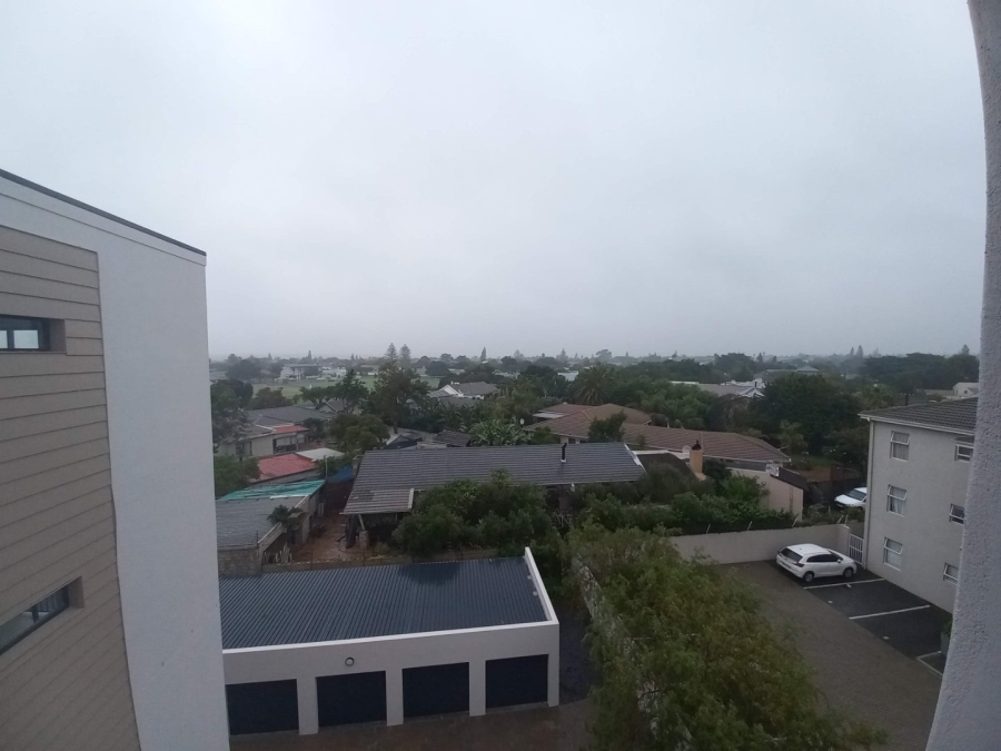 1 Bedroom Property for Sale in Table View Western Cape